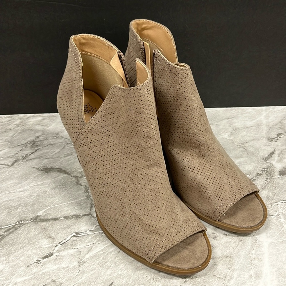 Ankle bootie sandal